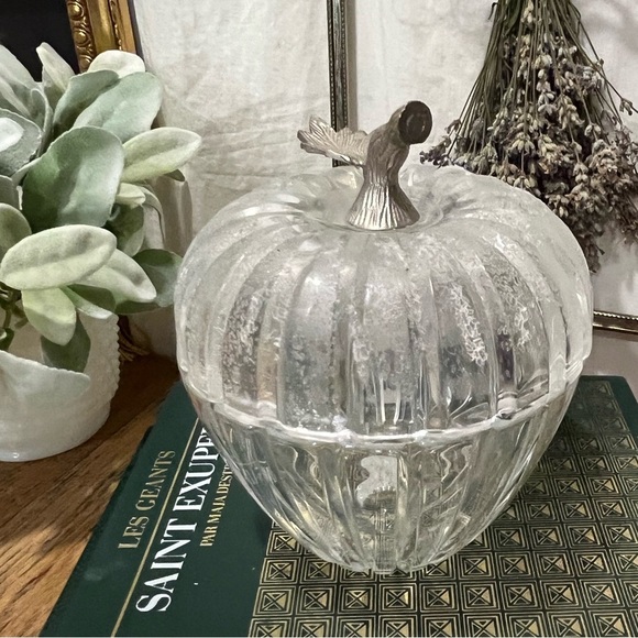 🤍Crystal Apple Candy Dish with Frosted Lid - Picture 1 of 11